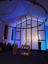 Quelle: M. Waldenburger Kapelle mit bunter Beleuchtung